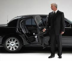 The Primary Advantages of Renting a Limo to or from an Airport
